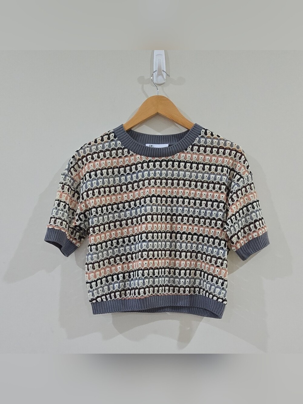 Fun Woman's Lightweight Multicolor Striped Knit Crewneck Pullover DR2 Sweater XS